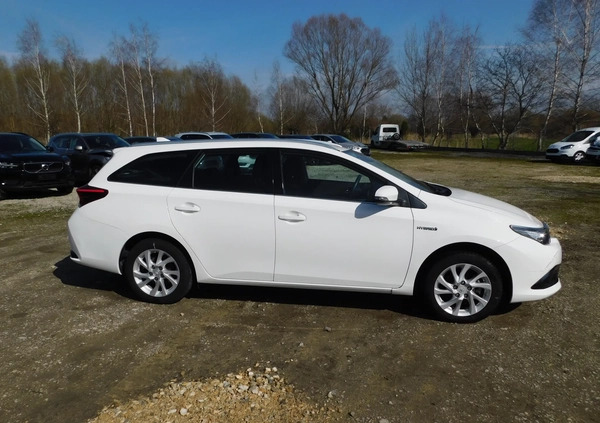 Toyota Auris cena 46125 przebieg: 49000, rok produkcji 2018 z Zbąszyń małe 137